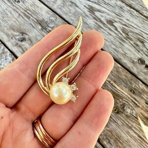 Vintage Jewelry Gold Tone Faux Pearl Brooch Pin
